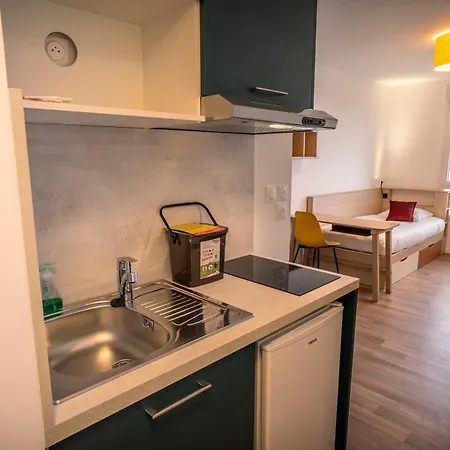 Ekolia 公寓式酒店 拉库罗讷